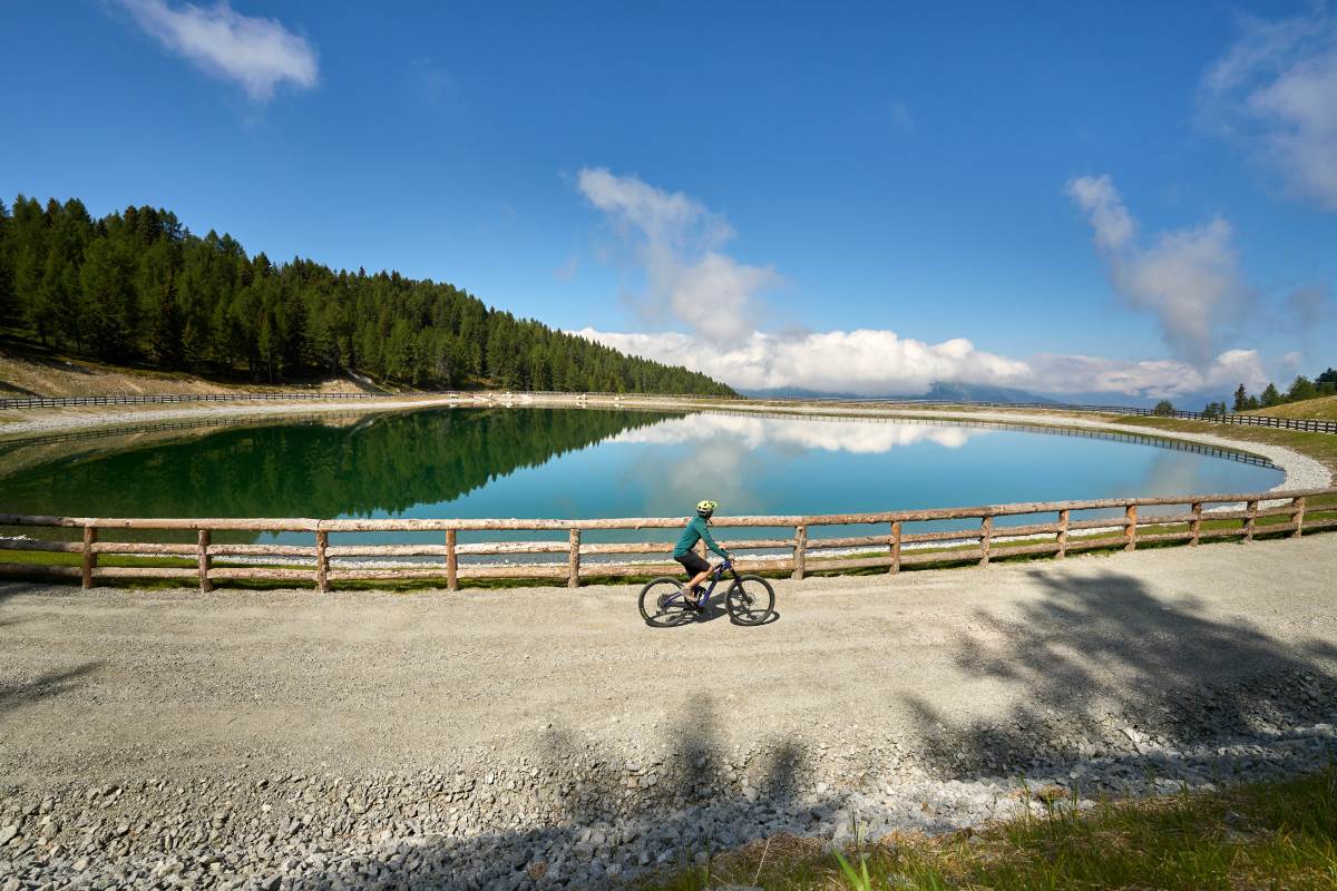 Adrenalina e meraviglie naturali: outdoor e bici sulle Dolomiti di Brenta