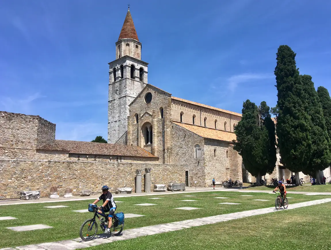 Aquileia - Partenza della Via Postumia in bici