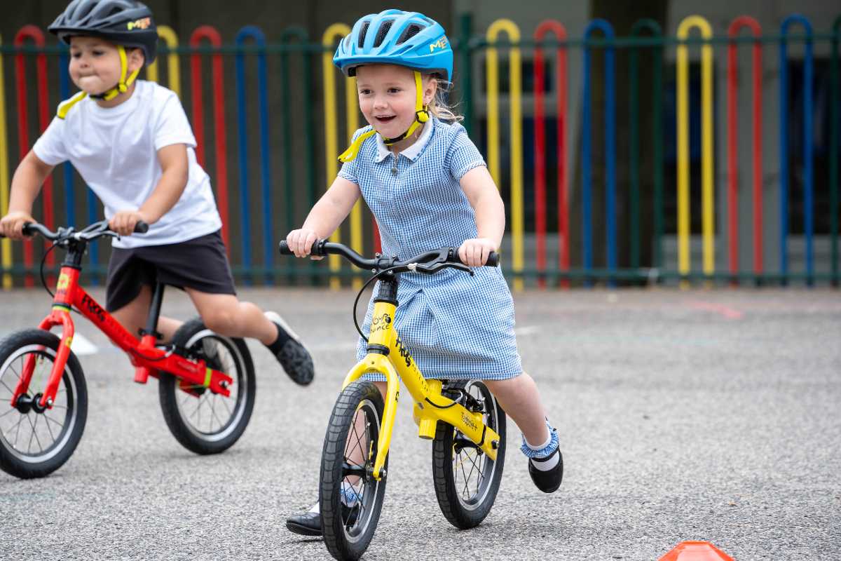 bambini in bici