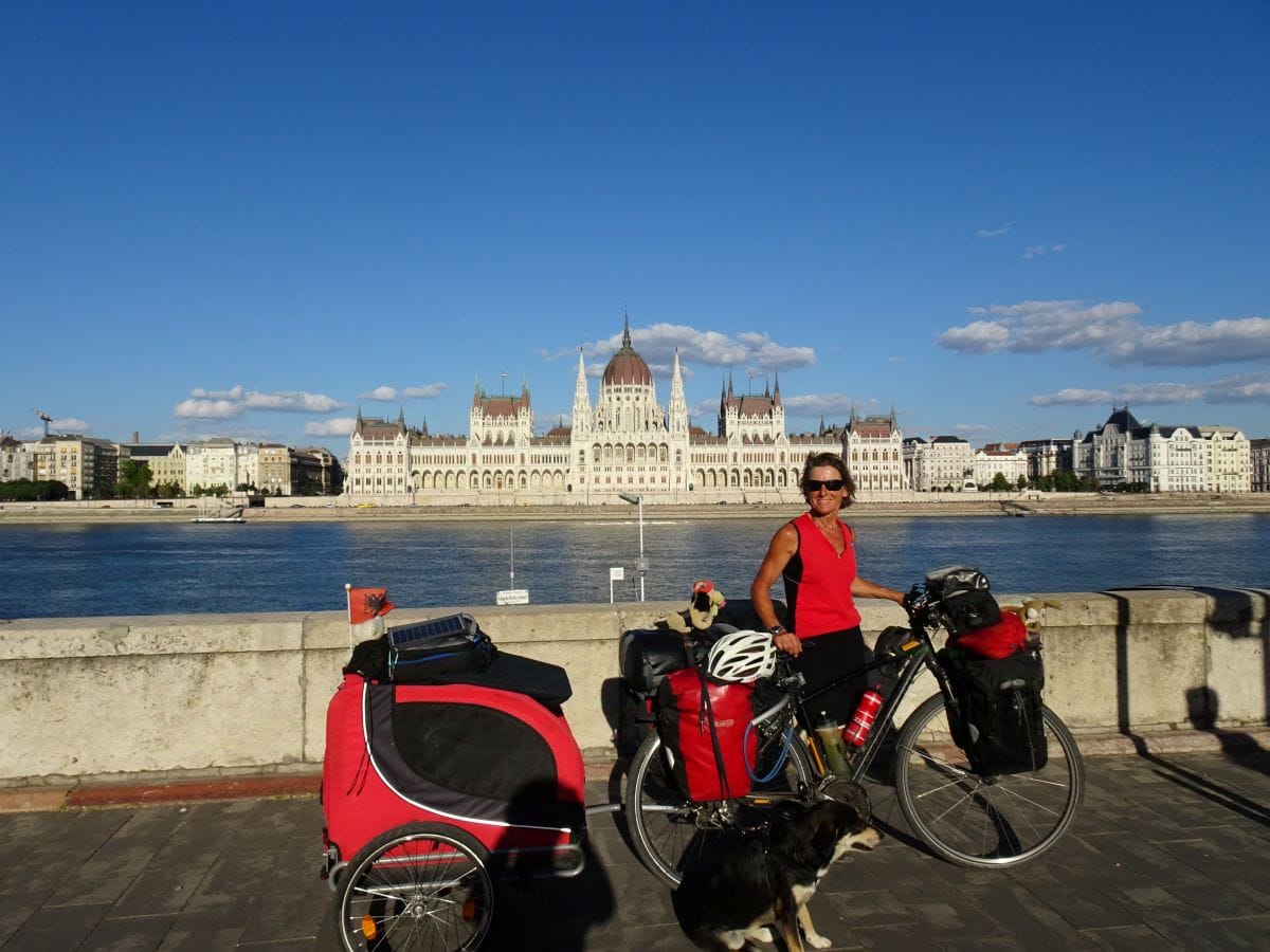 Libertà è esplorare il mondo in bici, con un cane e senza sprechi